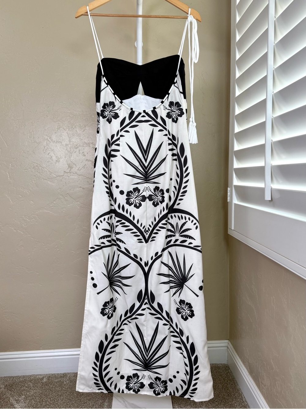 Commense Black Off White Linen Blend Maxi Dress Open Back Medium NWT - Picture 7 of 11